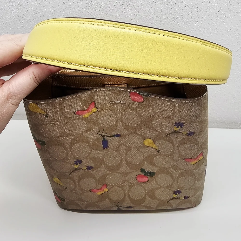 Coach Small Town Bucket Bag In Signature Canvas Dreamy Veggie Print Retails $385 - Picture 8 of 16